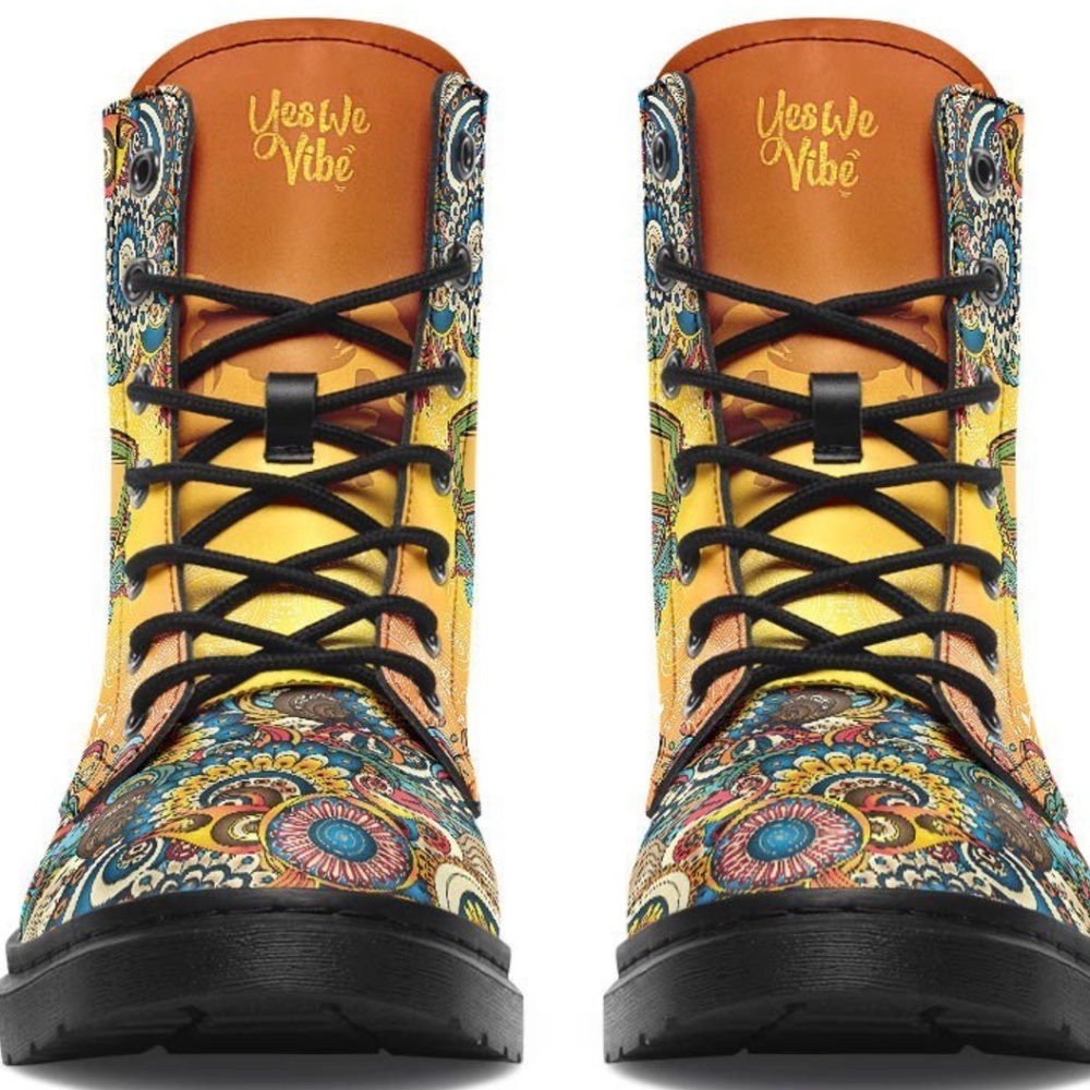 Yes We Vibe Colorful Hippie Van Boots, Size 6, Excellent Condition - Picture 4 of 11